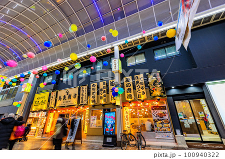 東京　台東区　浅草　夜のすしや通り商店街 100940322