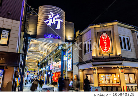 東京　台東区　浅草　夜の新仲見世商店街 100940329