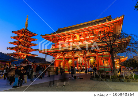 東京 台東区 浅草 夜の浅草寺 宝蔵門と五重塔 東京 台東区 浅草 夜の浅草寺 宝蔵門と五重塔 100940364