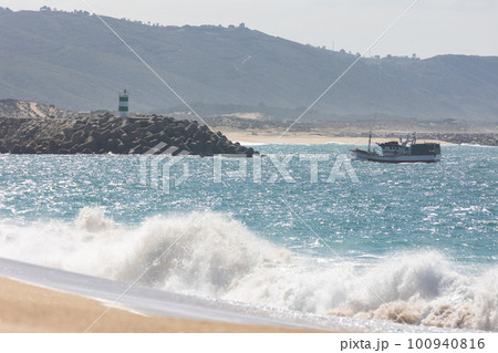 Beach and sea waves - a pile of stones Beach and sea waves - a pile of stones 100940816
