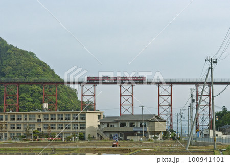 山陰本線　餘部ー鎧　JR西日本　キハ47（福知山） 100941401
