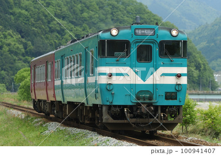 カラー 日本の鉄道 ヤマケイカラーガイド 山と溪谷社 - メルカリ