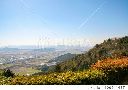 滋賀・秋の繖山からの眺め 100941457