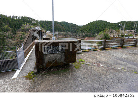 穴内川ダム 100942255