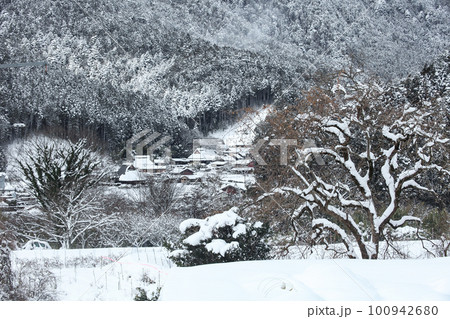 雪景色の大原の里 雪景色の大原の里 100942680
