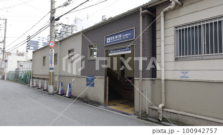 阪急電車南方駅のきた東改札口 100942757