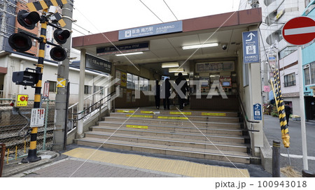 阪急電車南方駅のみなみ西改札口 100943018