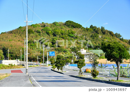 高津嘉山方面を(南側より)望む(沖縄県南風原町)【2023.3】 高津嘉山方面を(南側より)望む(沖縄県南風原町)【2023.3】 100943697