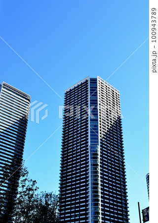 勝どき駅付近の超高層マンション群の風景 勝どき駅付近の超高層マンション群の風景 100943789