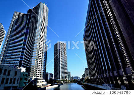 勝どき駅付近の超高層マンション群の風景 100943790