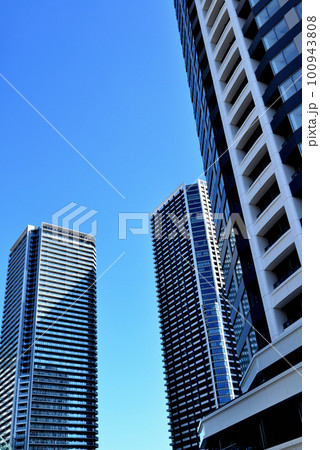 勝どき駅付近の超高層マンション群の風景 100943808