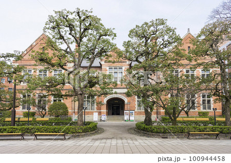 同志社大学 今出川キャンパスのハリス理化学館  100944458