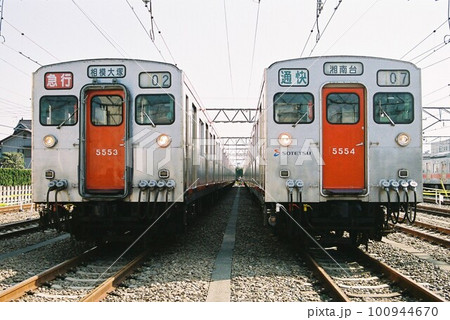 車両基地で並ぶ相模鉄道5000系 車両基地で並ぶ相模鉄道5000系 100944670