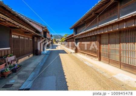三重県　亀山市　東海道　関宿の町並み 100945478