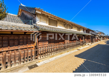 三重県　亀山市　東海道　関宿の町並み 100945510