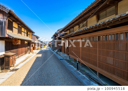 三重県　亀山市　東海道　関宿の町並み 100945518