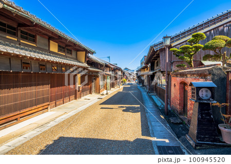 三重県　亀山市　東海道　関宿の町並み 100945520