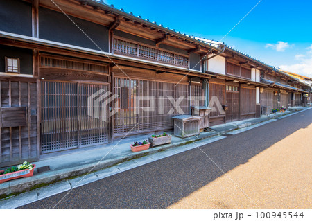 三重県　亀山市　東海道　関宿の町並み 100945544