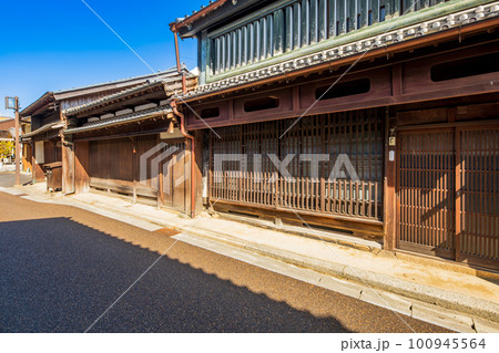 三重県　亀山市　東海道　関宿の町並み 100945564