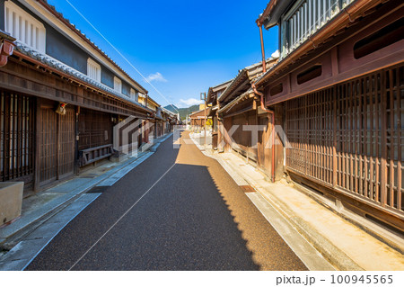 三重県　亀山市　東海道　関宿の町並み 100945565