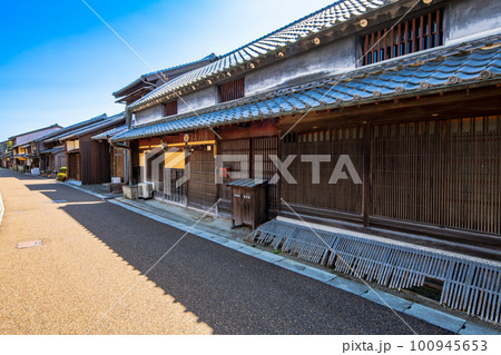 三重県　亀山市　東海道　関宿の町並み 100945653