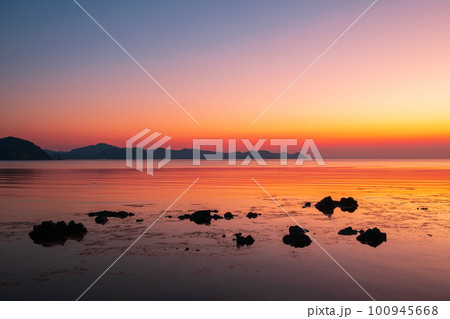 若狭湾の夕暮れ 100945668