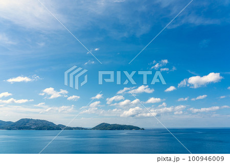 beautiful seascape with cloud on a sunny day. 100946009