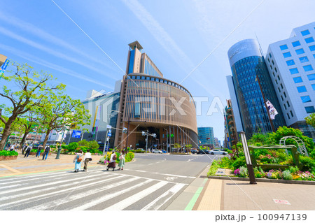 【兵庫県】5月・爽やかな青空の休日に神戸を観光 100947139