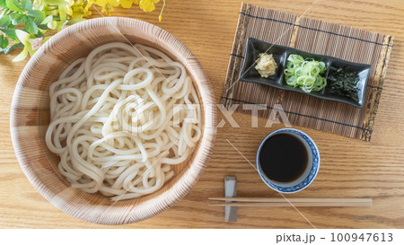 木桶に入ったうどん|釜揚げうどん・たらいうどん イメージ 木桶に入ったうどん|釜揚げうどん・たらいうどん イメージ 100947613