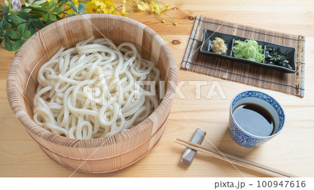 木桶に入ったうどん｜釜揚げうどん・たらいうどん　イメージ 100947616