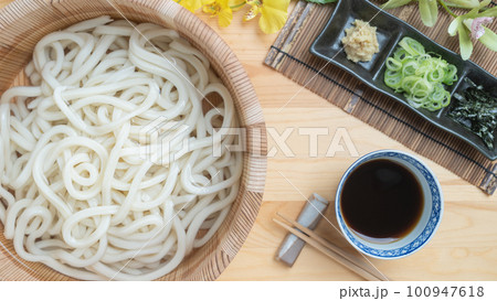木桶に入ったうどん｜釜揚げうどん・たらいうどん　イメージ 100947618