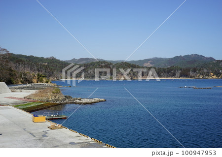 気仙沼大島の養殖いかだ 気仙沼大島の養殖いかだ 100947953
