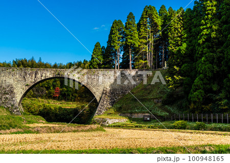 通潤橋 秋景色 【熊本県上益城郡山都町】 通潤橋 秋景色 【熊本県上益城郡山都町】 100948165