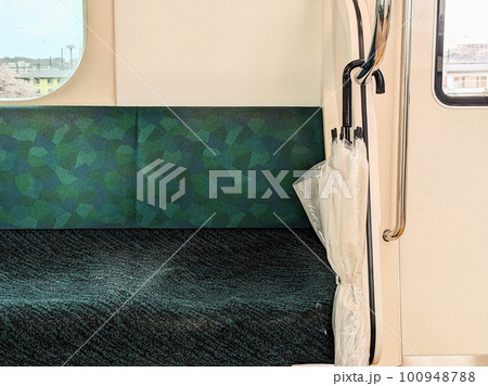 電車内の忘れ物 100948788