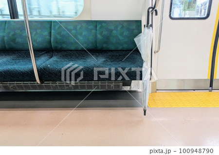 電車内の忘れ物 100948790