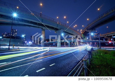 夜の辰巳ジャンクションと東雲の高層マンション群 100950670