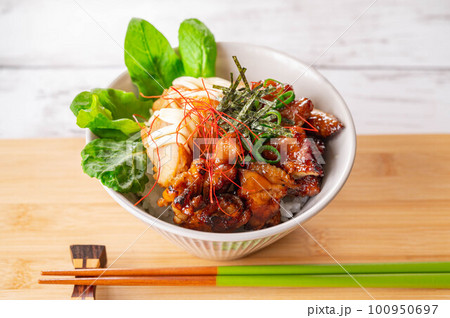 鶏丼　唐揚げと鶏皮 100950697