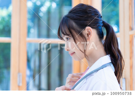 若い女性医師 若い女性医師 100950738