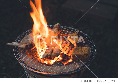 晩ご飯は七輪で網焼き焼肉 晩ご飯は七輪で網焼き焼肉 100951194