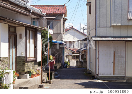 南房総の漁村・和田浦の町並み【千葉県南房総市】 100951899