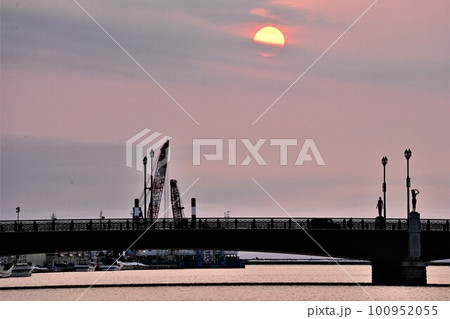 夕日の見える幣舞橋 夕日の見える幣舞橋 100952055