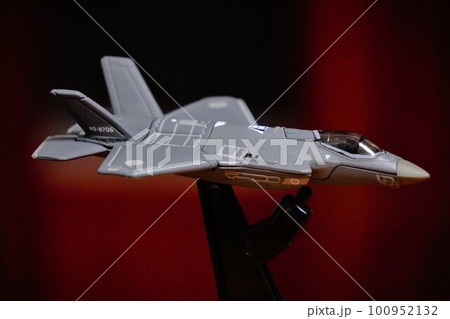 戦闘機の模型 100952132