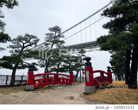 壇ノ浦古戦場跡と関門橋 100953141