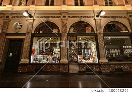 ギャルリー‐サンチュベールの回廊 100953295