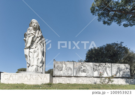 Statue of St. Catherine of Siena in Rome 100953923