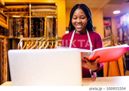 authentic ethnic africa america sellerwoman working in shop with laptop 100955204
