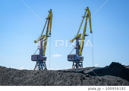 Industrial coal mining. Coal mine. Production of useful minerals Industrial coal mining. Coal mine. Production of useful minerals 100956192