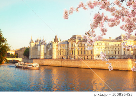 La Conciergerie, Paris, France 100956453
