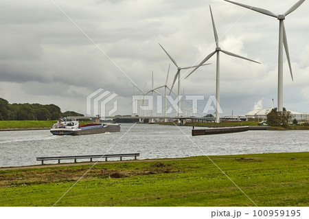Wind tubines along the waterside Wind tubines along the waterside 100959195