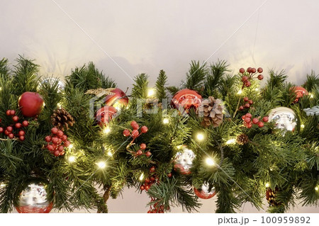 キラキラしたクリスマスツリー 100959892
